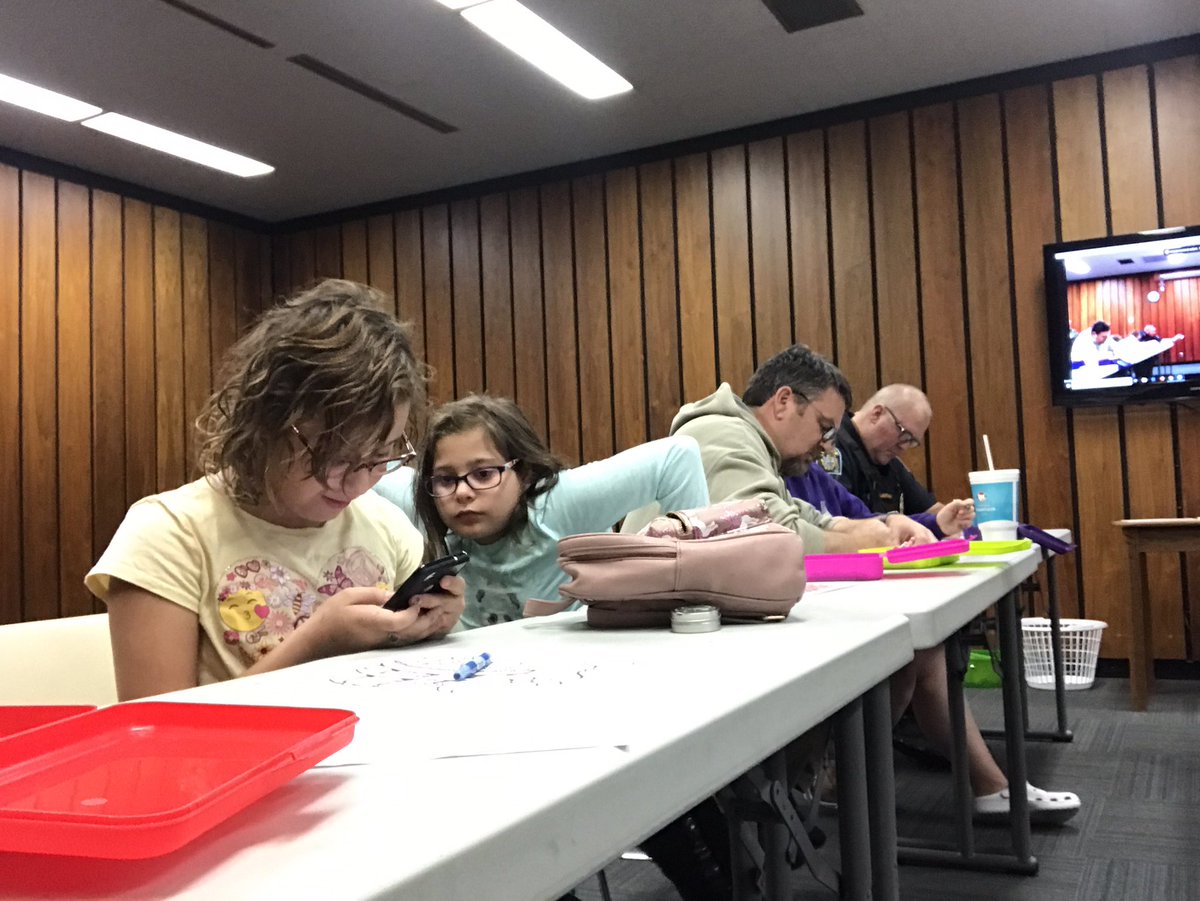 BellevuePolice's tweet photo. Wrapping up the week and getting ready for #Thanksgiving2021 w/ a little #ColorwithaCop at @BellevueLibrary Be safe this holiday weekend and be responsible! #buckleup #crayons4life Tweeted by @OfcGrubb https://t.co/HthOxUyYYI
