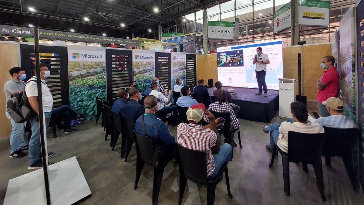 BiovIntCIAT_esp's tweet photo. 📍 #Agrotalks | Hoy en @ExpoAgrofuturo, Alejandro Ruden (@AlejandroRuden), investigador del Programa de Forrajes Tropicales de la Alianza @BiovIntCIAT_esp, presenta 'Modelos forrajeros de producción ganadera sostenible con bajas emisiones de gases de efecto invernadero'. 🌱 https://t.co/XviB0u1VBD