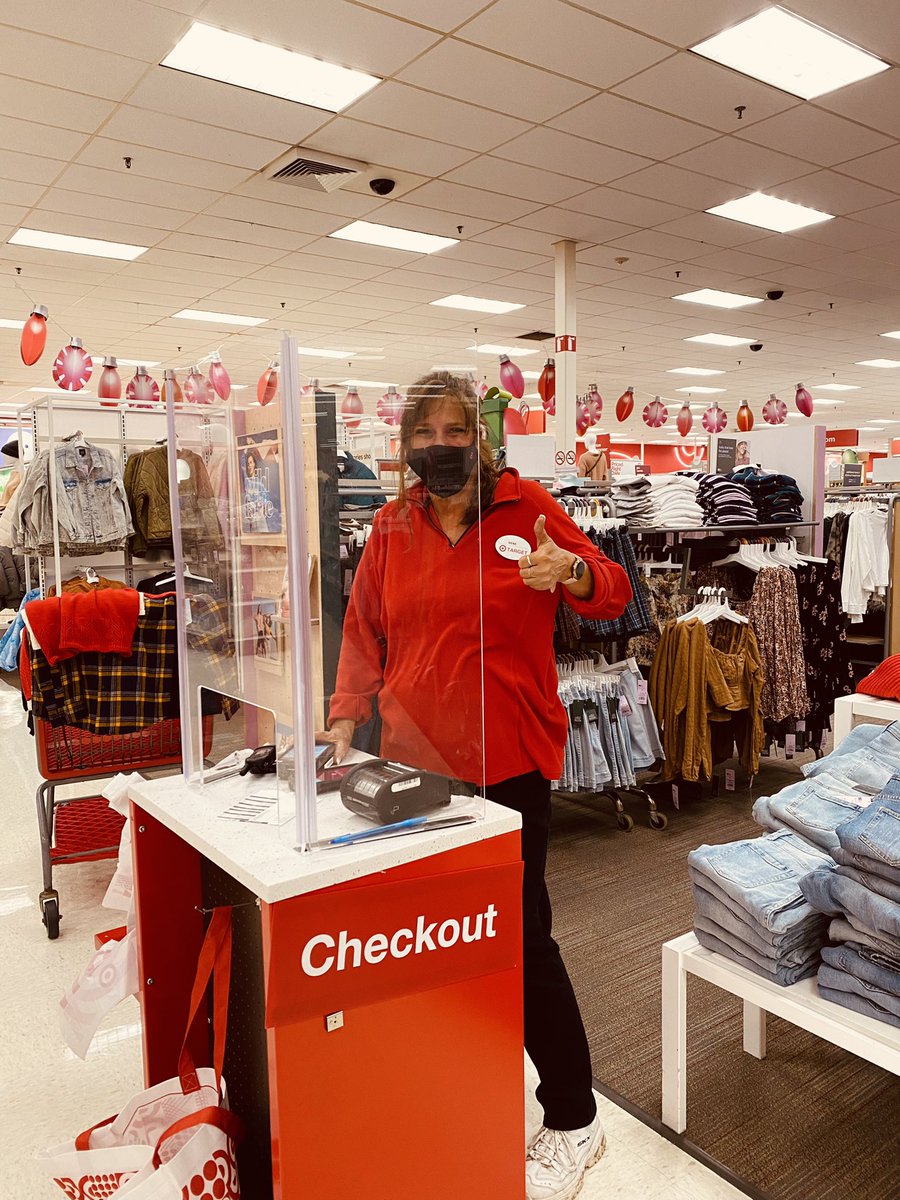 TamarTarget's tweet image. #T0611 is ready for this big weekend with our line busting Queen, Rene!! She’s making sure we are getting through these lines as fast as possible with great guest service😊😊@Kpatrick0310 @Bridget_Hughes9