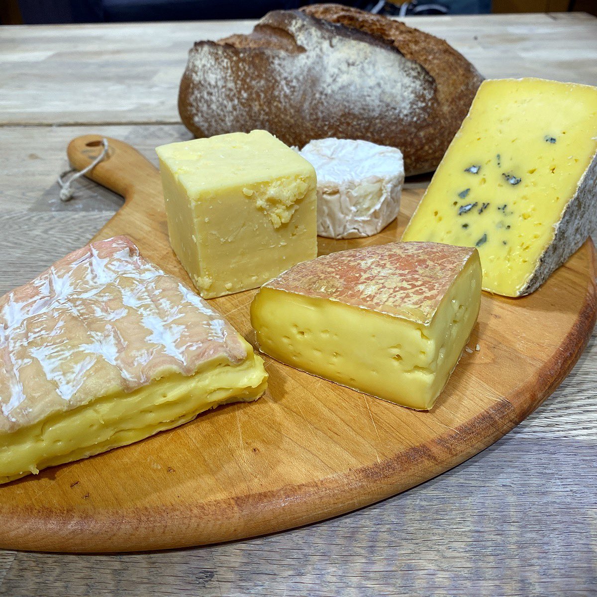 Nigella_Lawson's tweet image. And not forgetting post-show sustenance! Great bread from the @flourpot_bakery (taking some buns back with me) and divine cheeses from @thecheesehut1, from front right: Brighton Blue; Burwash Rose; Sussex Brie; Sussex Charmer (the dense cube), my favourite, and Little Sussex.