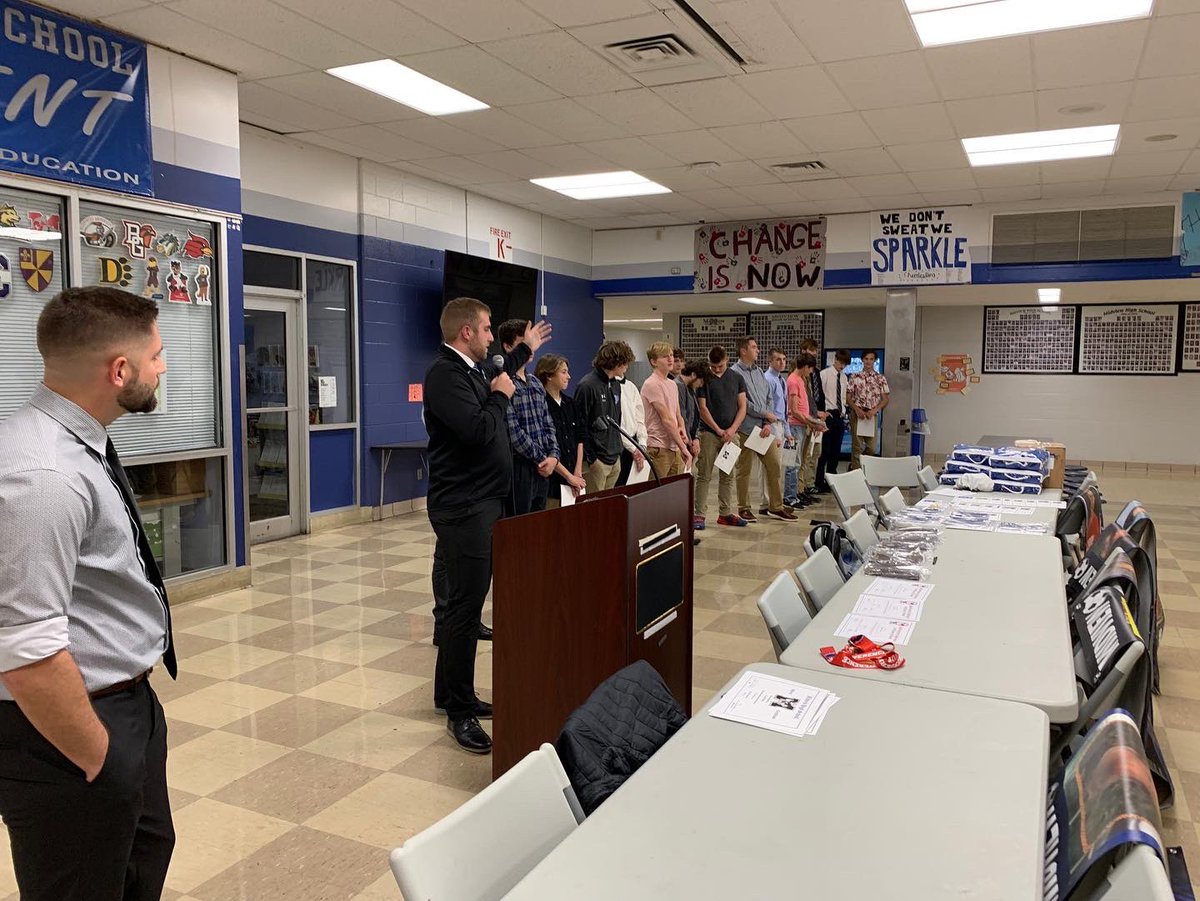 MidviewMSoccer's tweet photo. Glad we could finally get together to celebrate our 2021/22 Midview Boys Soccer Team👏🏼

Thank you to all the players and everyone who made an impact behind the scenes! Our success would not be possible without you! 

#WeAreMidview⚓️ @MiddieUpdates https://t.co/3RSj7X6ZE5