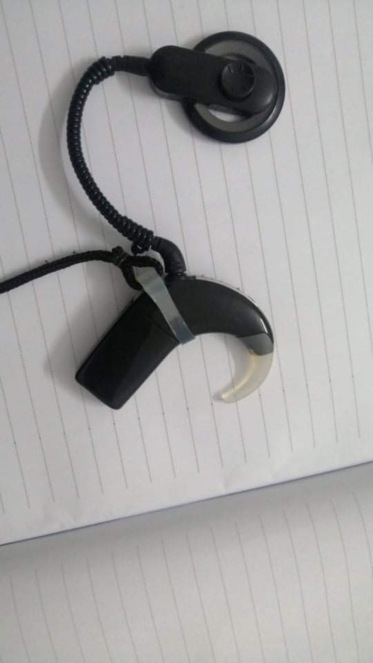 som3a_beeh's tweet photo. فقدت هذه السماعه لأحد الأطفال زاراع قوقعة بالاذن.. السماعه تمنها ٢٥٠ الف جنيه تقريباً 
فقدت بمنطقة سندوب بالمنصورة
من يعثر عليها يتواصل معنا لتوصيلها لصاحبها جزاكم الله خيرا https://t.co/PYMWfhly6C