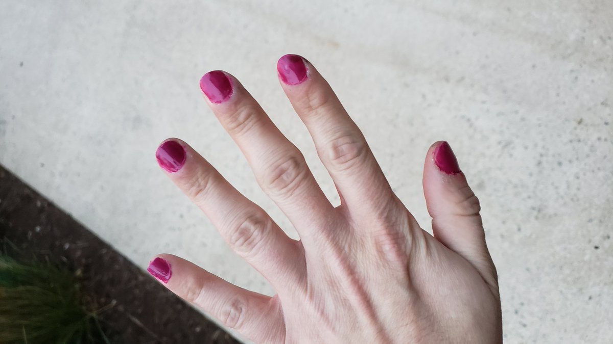 Some #ShowDayNails for y'all while we wait for the doors to open. On Wednesdays we wear pink. #AEWDyanmite @RefAubrey