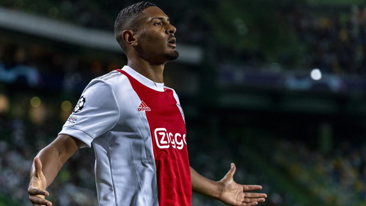 MAFFS_pod's tweet photo. Sébastien Haller in the #UCL 🔥🔥🔥
5 Games
9 Goals
1 Assist
First player in history to score over 9 goals in their first 5 #UCL matches!
#BESAJX #Haller https://t.co/YVRwlZVtLc