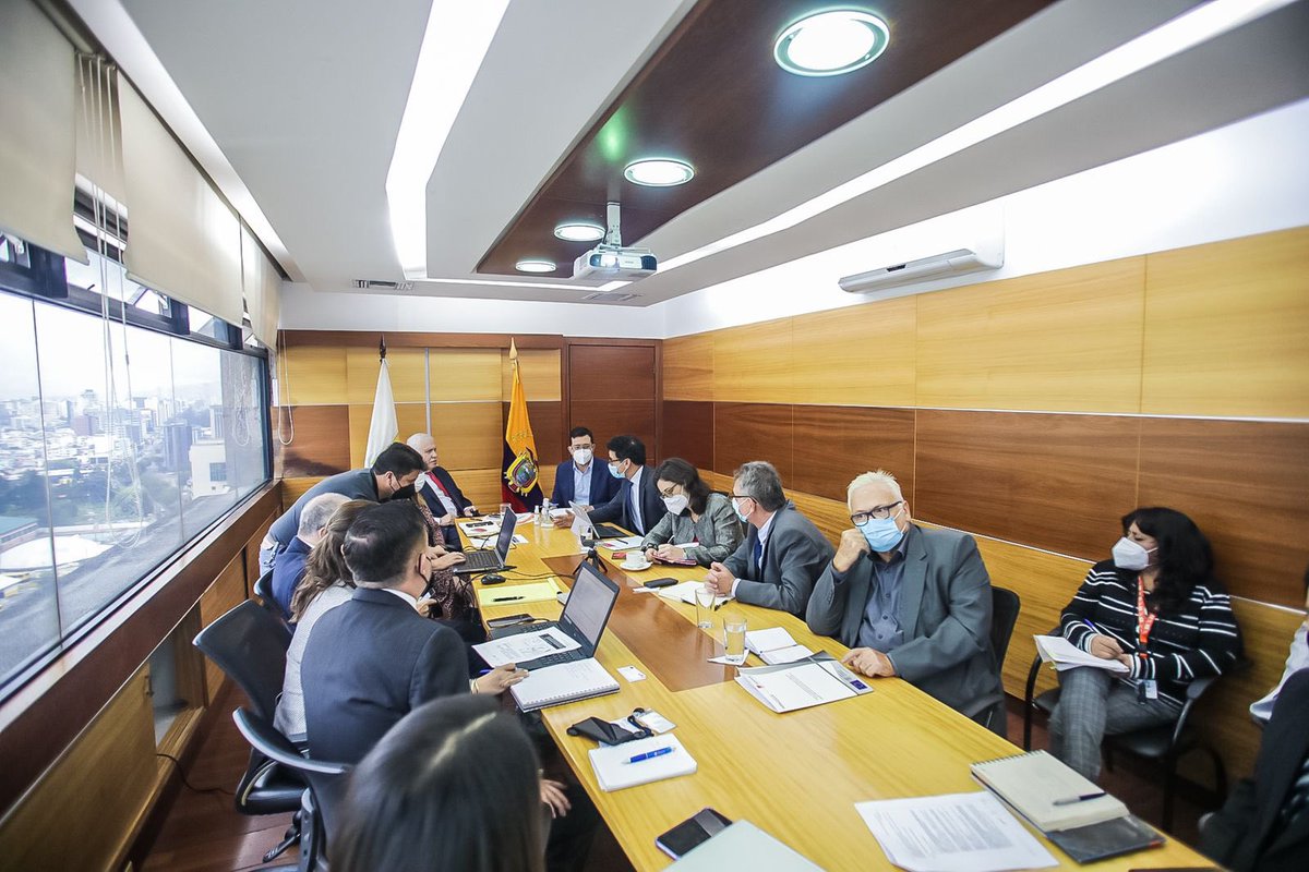 juanfranciscoNH's tweet photo. Junto @MarceloHCabrera y la misión del @EIB analizamos la ampliación de plazo para continuar con el financiamiento de proyectos para la reconstrucción de #Manabi y #Esmeraldas zonas afectadas por el terremoto en el 2016. https://t.co/YoC4ksxUlS