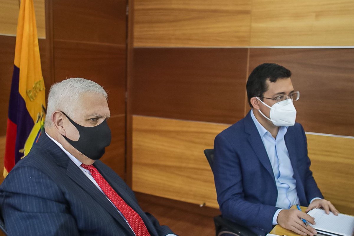juanfranciscoNH's tweet photo. Junto @MarceloHCabrera y la misión del @EIB analizamos la ampliación de plazo para continuar con el financiamiento de proyectos para la reconstrucción de #Manabi y #Esmeraldas zonas afectadas por el terremoto en el 2016. https://t.co/YoC4ksxUlS