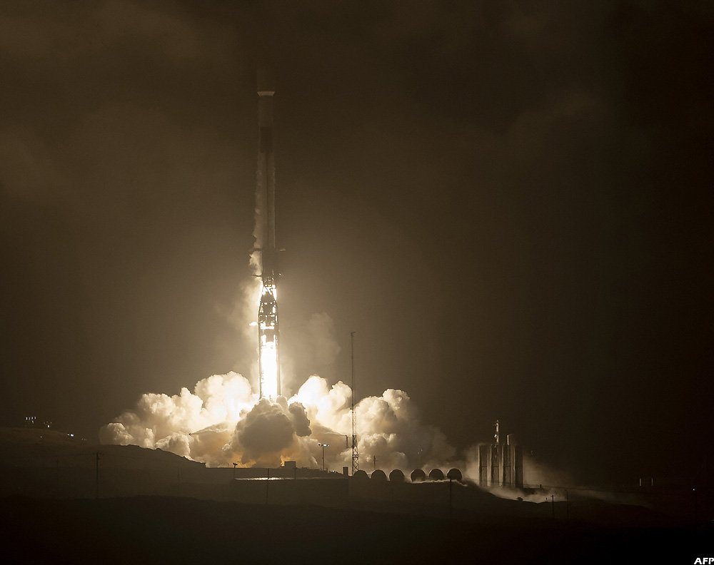 kigalisource's tweet photo. 🚀  It may sound like science fiction, but a #NASA mission to deliberately smash a spacecraft into an #asteroid has blasted off into space.
DETAILS  👉🏽 https://t.co/5MeZG7aQD2 https://t.co/fzfDmvUAdV
#KigalisourceUpdates  #Astrophotography https://t.co/Pb7PsbjrQZ