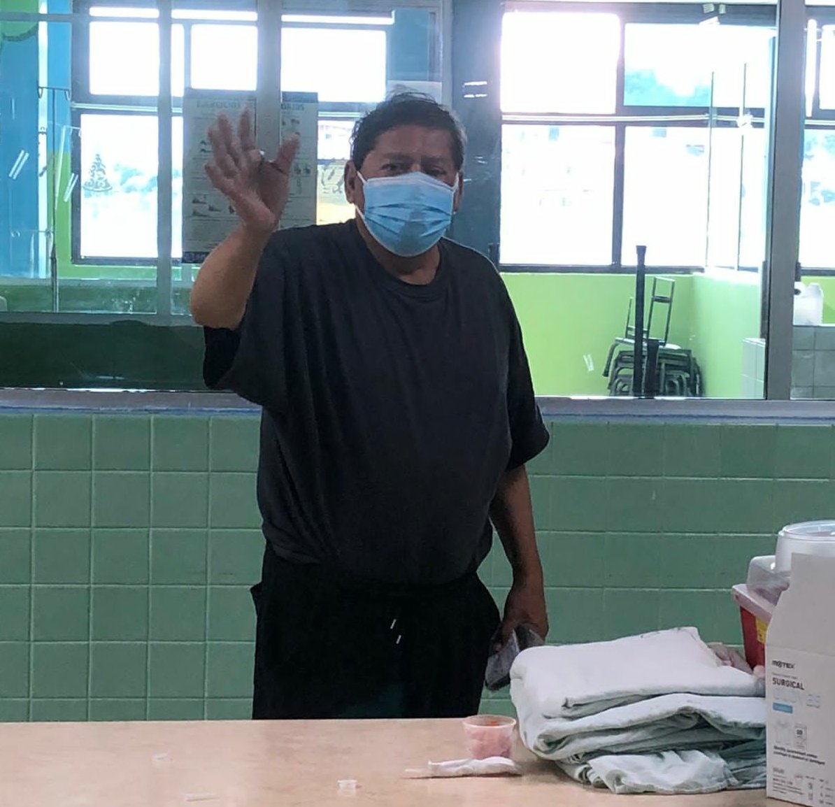 Gracias por sus oraciones  y por preguntar por mi salud, estoy mejorando, saludos cordiales  camaradas.