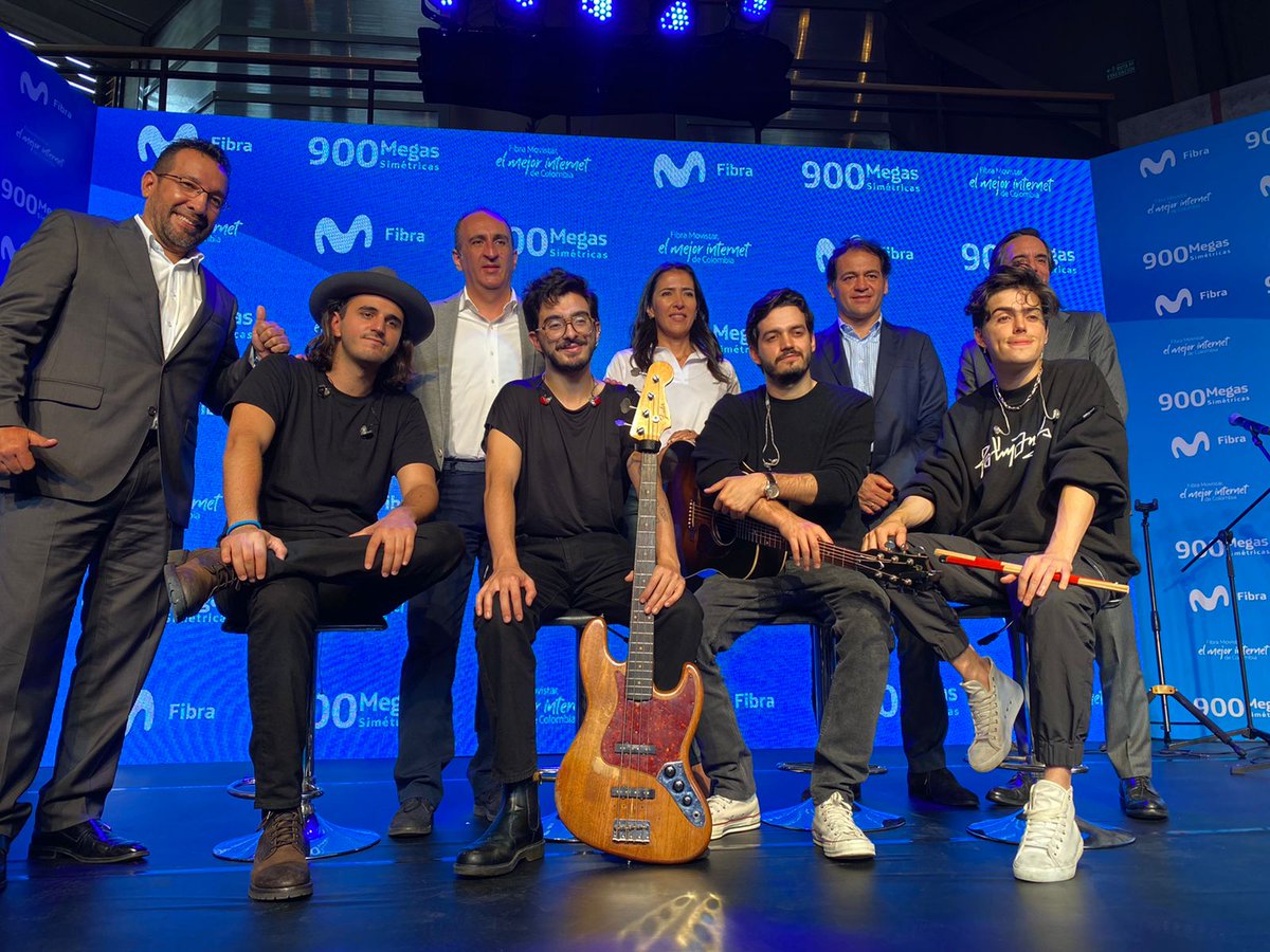 MovistarCo's tweet photo. ¿A dónde vamos? 🎵 Hasta donde la Máxima Velocidad nos lleve 🚀 @MoratBanda nos acompañó en el lanzamiento de 900 Megas Simétricas de #FibraMovistar en Medellín y así lo vivimos #NadieTeDaMás #Morat https://t.co/S5lUGyw1Xc