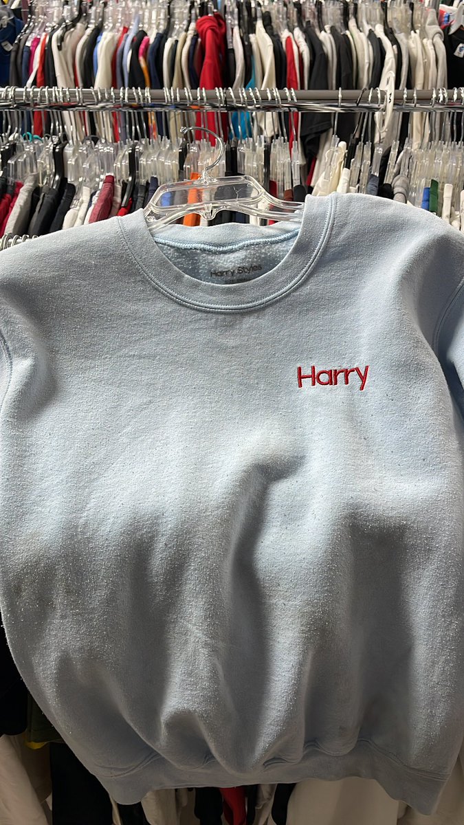 gldensatellite's tweet image. not the harry merch at the thrift store 😭