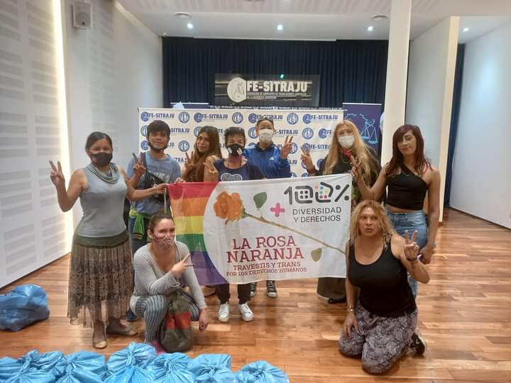 LarosanaranjaO's tweet photo. #LaRosaNaranja
@Sitraju_caba-CABA
@JuanZabaletaOK
@Vsiley
@MDSNacion
#Caref
#FondoDeMujeresDelSur
#AHFArgentina
Hoy 24 de noviembre entrega de bolsones de alimentos, en total armonía un día más de solidaridad y entrega......
Gracias a todes q hicieron posible esta entrega. https://t.co/vhFDzlVdYT
