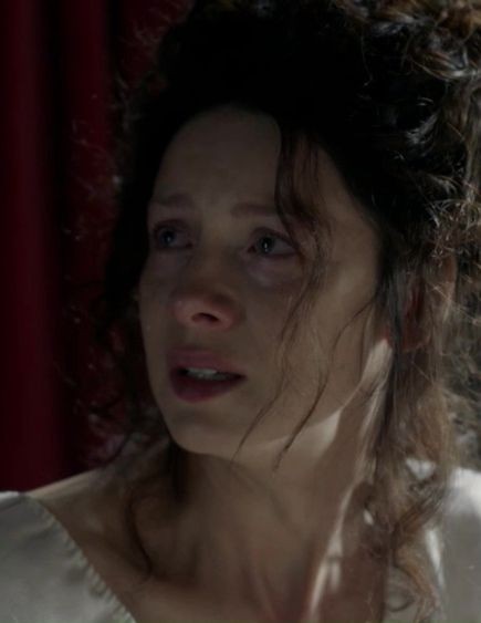 Outlanderscxnes's tweet photo. horrible moments that Claire went through ;( https://t.co/ET11zA8N5M