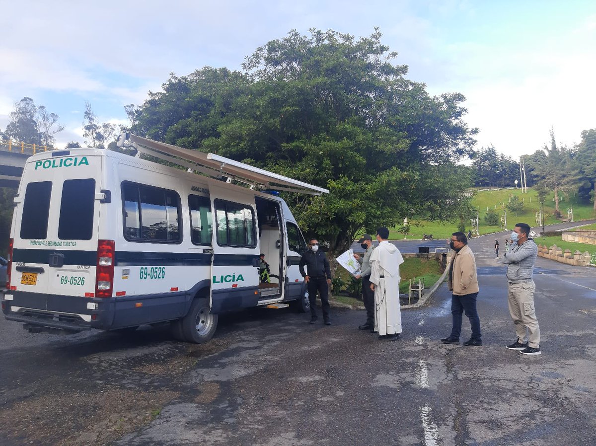 PoliciaMTunja's tweet photo. El grupo de Protección al Turismo y Patrimonio Nacional #METUN, da a conocer la historia de la batalla del #PuenteBoyacá y los diferentes atractivos turísticos del Departamento a visitantes.
#EsUnHonorSerPolicía https://t.co/X6PlH5cZS2