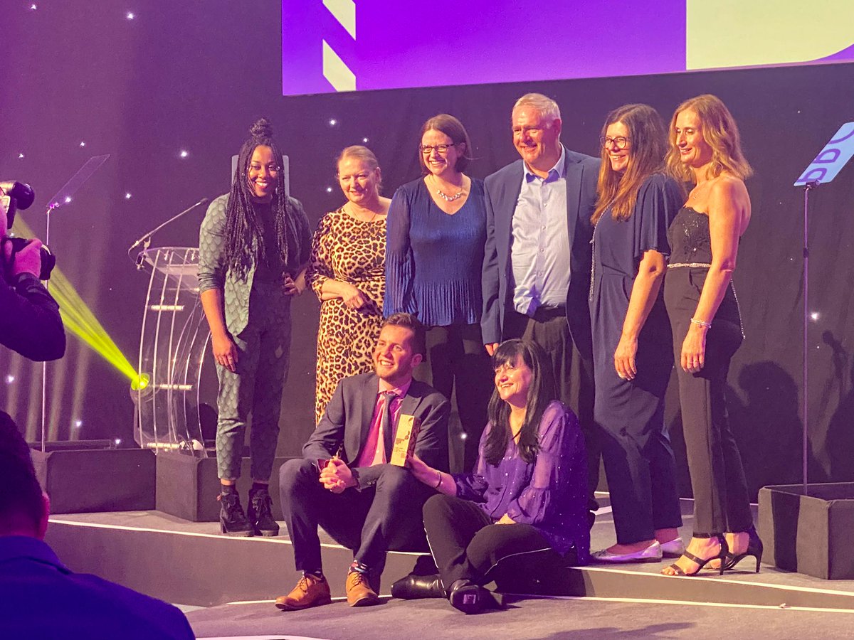 McrCulturePship's tweet photo. Tonight's Award for PROMOTION OF HEALTH &amp; WELLBEING goes to @the_halle for its Workplace Choir 
Programme #McrCultureAwards. The Halle's Workplace Choirs continued throughout the pandemic 
helping to combat loneliness. @MccFionaW https://t.co/umL1Naokyv
