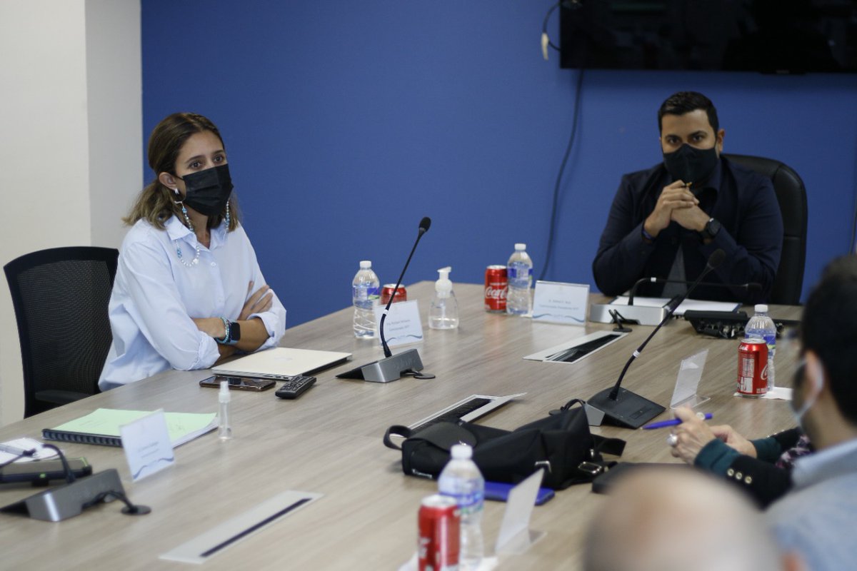 IHTT_HN's tweet photo. La Comisión Directiva recibió hoy una Comitiva de funcionarios del Departamento de Justicia de @usembassyhn.

Se trabajará de manera coordinada en temas estratégicos para ambos países en materia de seguridad del transporte terrestre.

@RafaelRuizP_ @PyubaniWilliams https://t.co/H0m67GVLSH