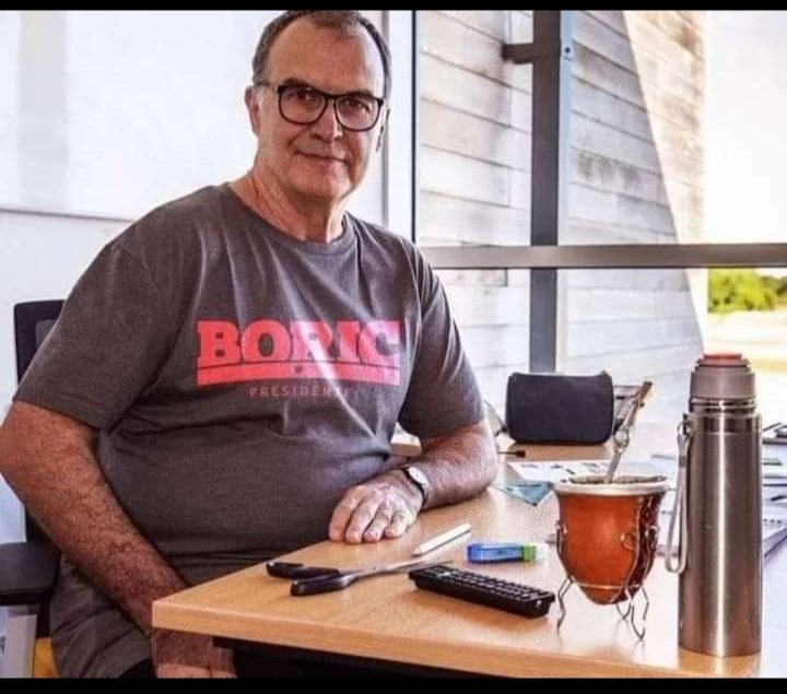 Tati_Reloaded's tweet photo. Con Bielsa en el corasound #VamosJuntosPorBoric https://t.co/hPCJK1M9gZ