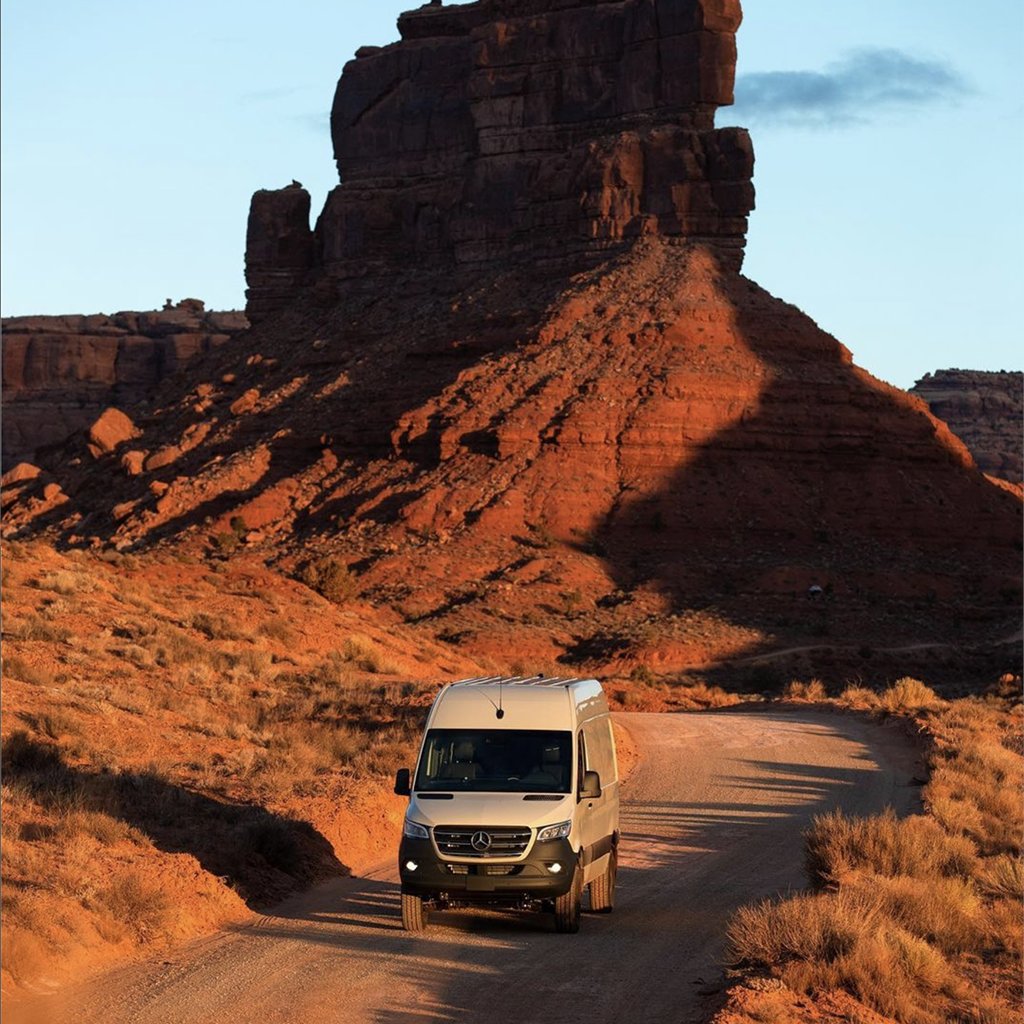 ROAVCustom's tweet photo. Utahhh! #utah #vanlife #vanconversion #sprintervanconversions #vanlifecamper #vanlifestyle #vanlifers #mercedessprinter #sprintervan #tinyhouse #sprinter4x4 #campervan #vancrush #redrocks #wanderlust #fall @connorrrmorris https://t.co/9TsWxsUmpl