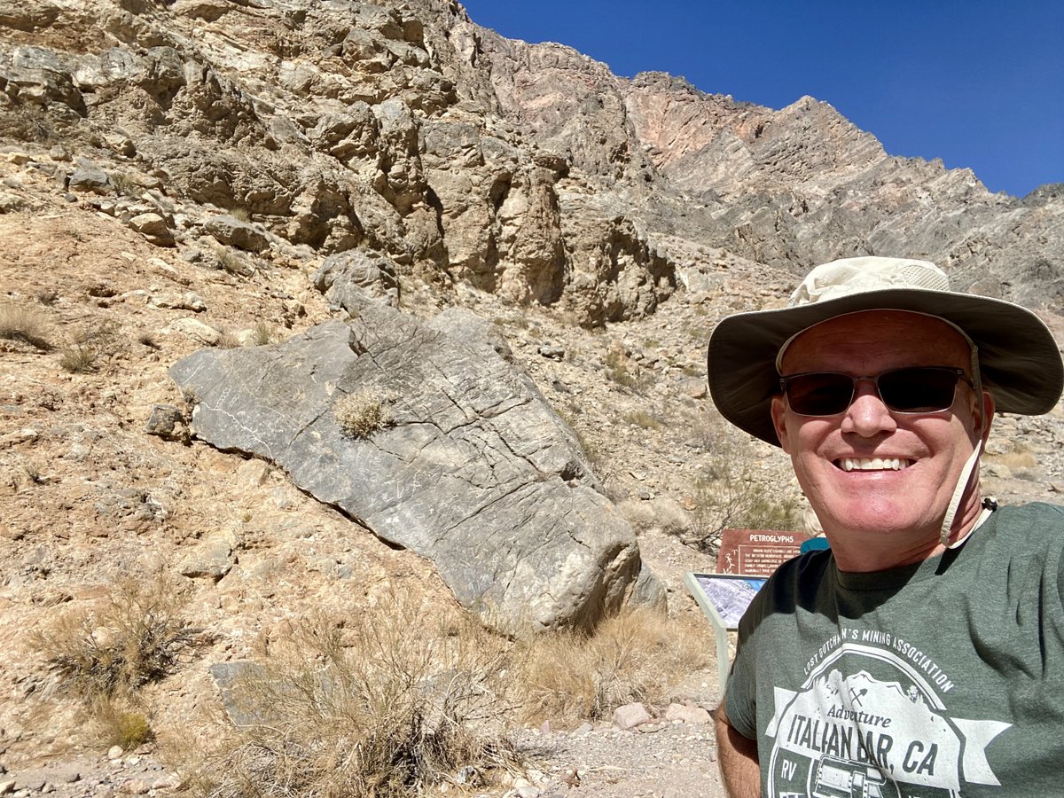 Hitched4fun's tweet photo. Petroglyphs - This place was way out on a dirt road in Death Valley NP.  It was next to a spring that produces about 19 GPM.  😱    Have you found petroglyphs?

#hitched4fun #petroglyph #petroglyphs #spring #freshwater #dirtroad #italianbar #ldma #lostdutchmansminingassociation https://t.co/DGIqQMArcJ