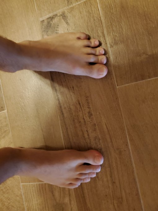 Imagine yourself on the ground with my foot on your head
? 
Forcing you to lick every toe clean 
?
https://t