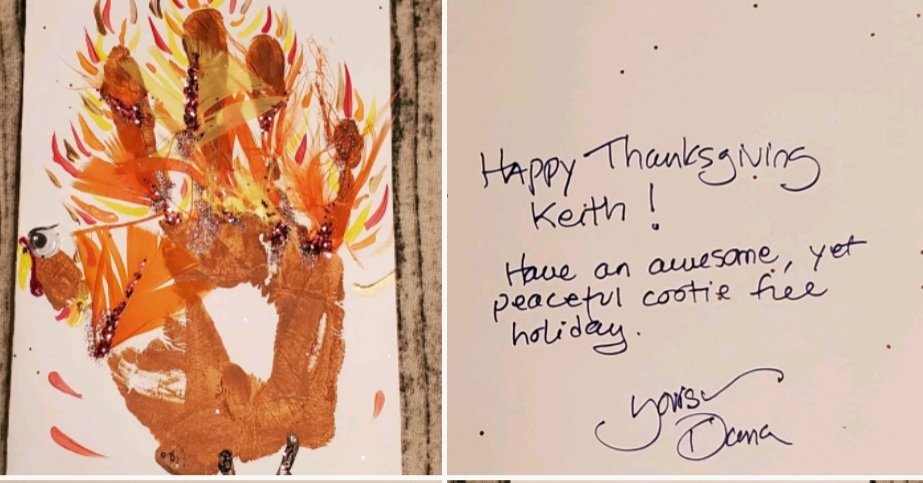 krovere5's tweet photo. When your first holiday card is from the serial killer... but it's handmade... from her hand.. like literally. #DanaGray https://t.co/hGqg1kGHr4