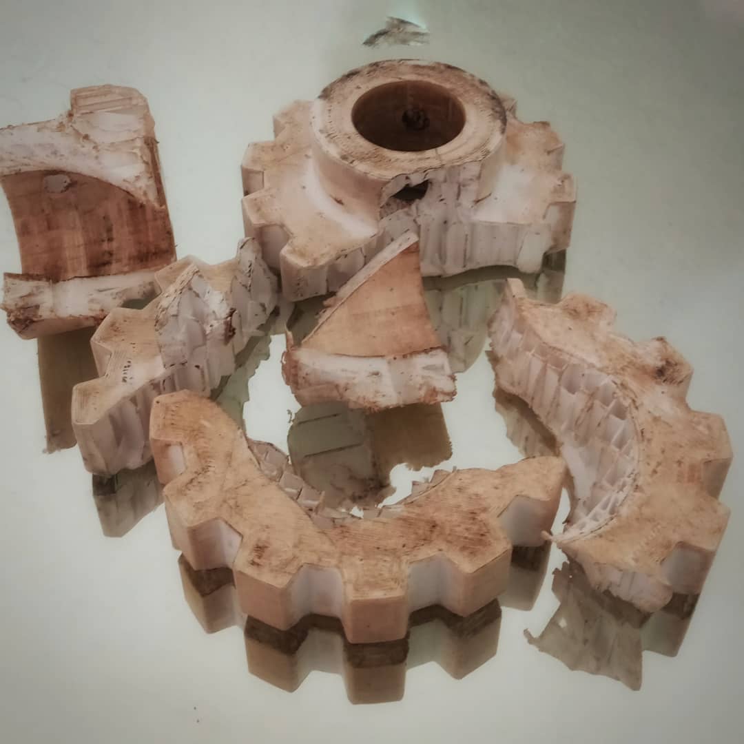 RedLab246's tweet photo. They don't expect that these sprockets will last as long as the original Teflon ones, but they give them an ease with shipping logistics and they're cheaper. This is what the very first prototypes looked like after an hour 🤣
The new ones have been on for 6 weeks so far. https://t.co/8cx355CiW9