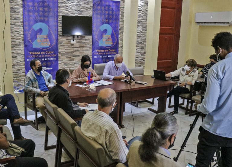 DiazCanelB's tweet photo. Saludo al  #FestivalDeLaPrensa que desde esta mañana reúne a los medios públicos de #Cuba de forma virtual, compitiendo por el Premio Nacional a la Innovación. Conozco el espíritu autocrítico y de mejoramiento que los inspira. Justo homenaje a #Fidel. #CubaVive https://t.co/MizSTqZ7iO