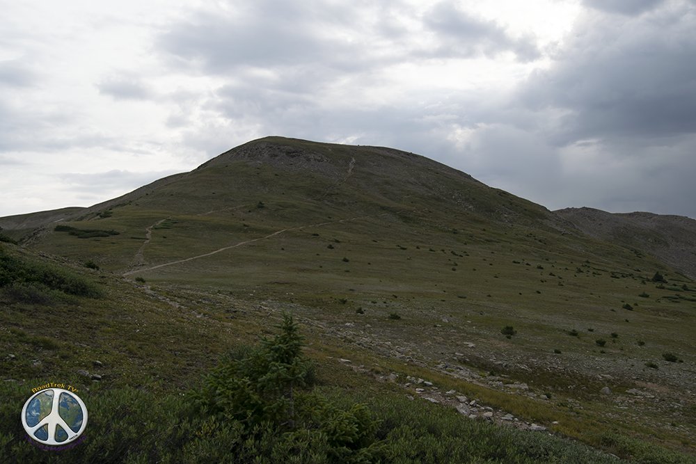 TrailofHighways's tweet photo. To the south on the Colorado Trail from Cottonwood Pass

:
#optoutside #hiking #rockymountains #trail #hike #trailtrash #flyfishing #flytying #colorado #getoutside #lovelives #outdooradventures #roadtrek #roadtrip #travel #buenavista https://t.co/sqWEg4N0YH