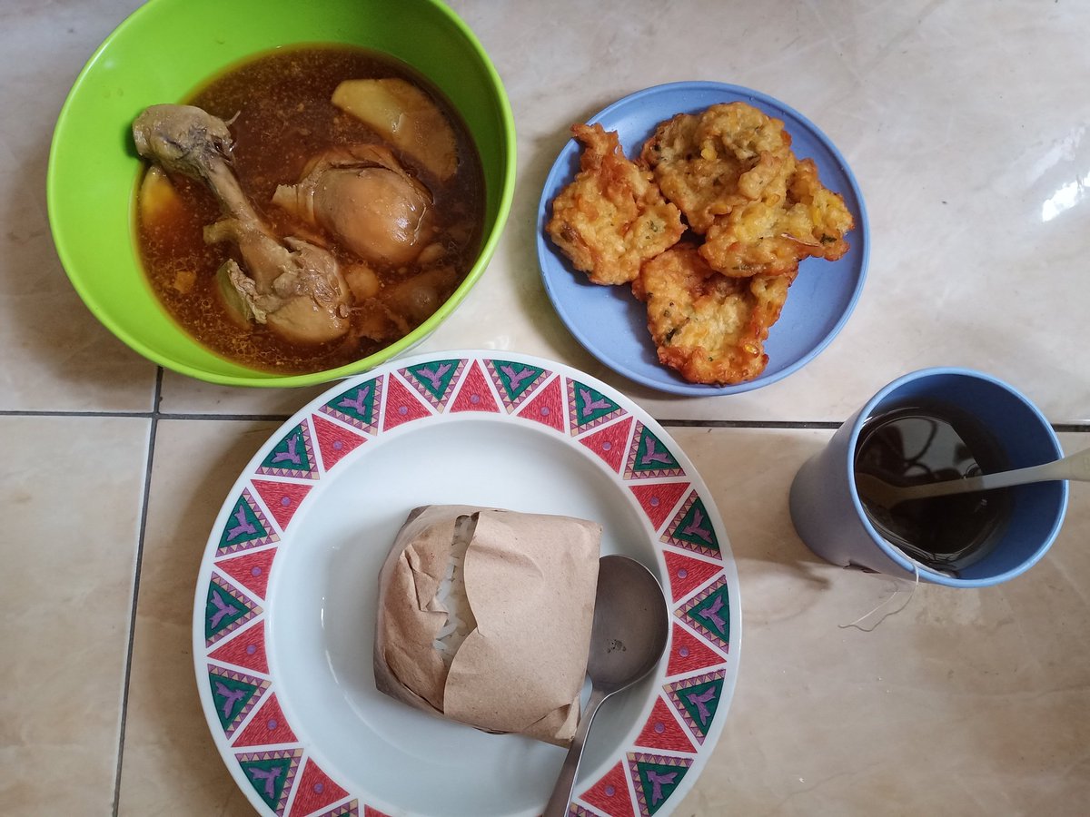 Nice homemade golden Deep Fried Corn is served! Perfect for vegan and good for every breakfast, lunch or dinner!

Recipe : batikkusumasari.com/2021/11/24/fri…

#traditional #culinary #Indonesia #food #RecipeOfTheDay #homeMade #Cooking #veganrecipes