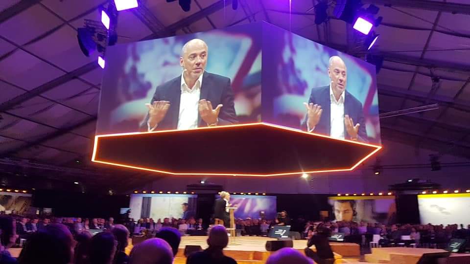 IsabelleMercuri's tweet photo. @srichard Oh capitaine mon capitaine ! Merci d'avoir été le patron le plus inspirant, le plus moderne, le plus humain que l'on puisse imaginer. 11 année inoubliables #boss à jamais😢❤ #jeveuxgardermonboss @srichard #Orange @orange @Orange_France @OrangeIDF https://t.co/9InIAwlw8I