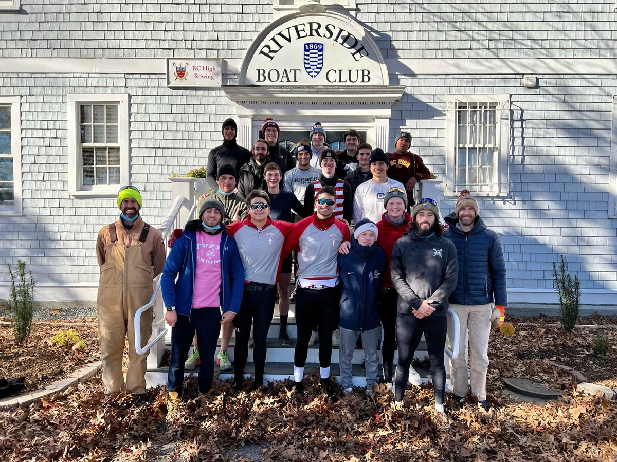 BCHighRowing's tweet image. Few of the  boys were back in town! Great (but frigid) alumni row…and maybe little racing. Happy Thanksgiving! ⁦@cotter_grace⁩ ⁦@BCHigh⁩ ⁦@BChighathletics⁩