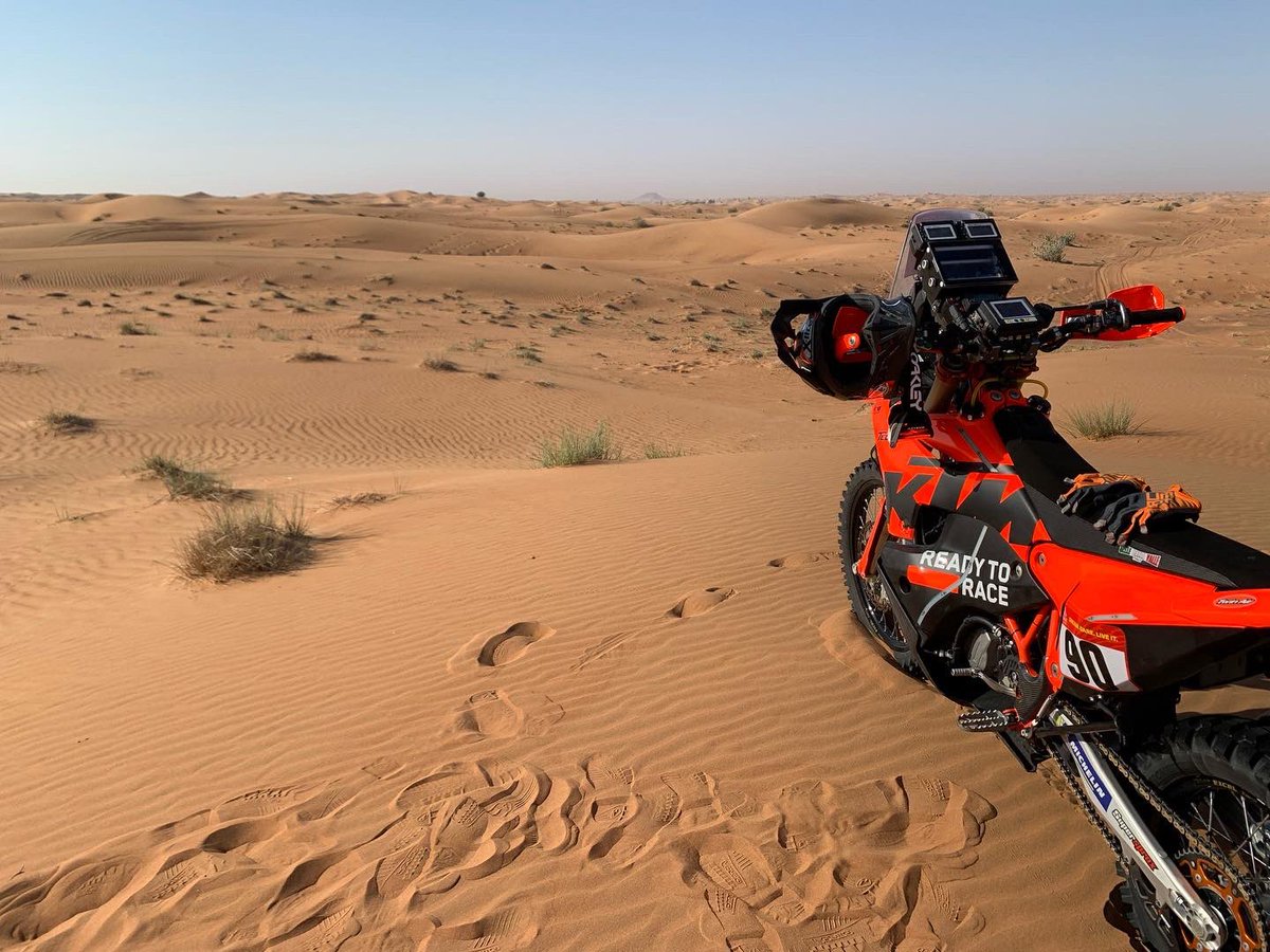 Petrux9's tweet photo. Some memories of my first time in the desert 🏜🐪
Qualche scatto della mia prima volta nel deserto 🏜🐪
•
•

@KTM_Racing @Tech3Racing #KTM #ReadyToRace #nolan #xlite #revitracing #revitofficial #formaboots @wearfauna @Kyrrexcom #motogp #petrux #dp9 #petrux9 https://t.co/yGx6wbdJsa