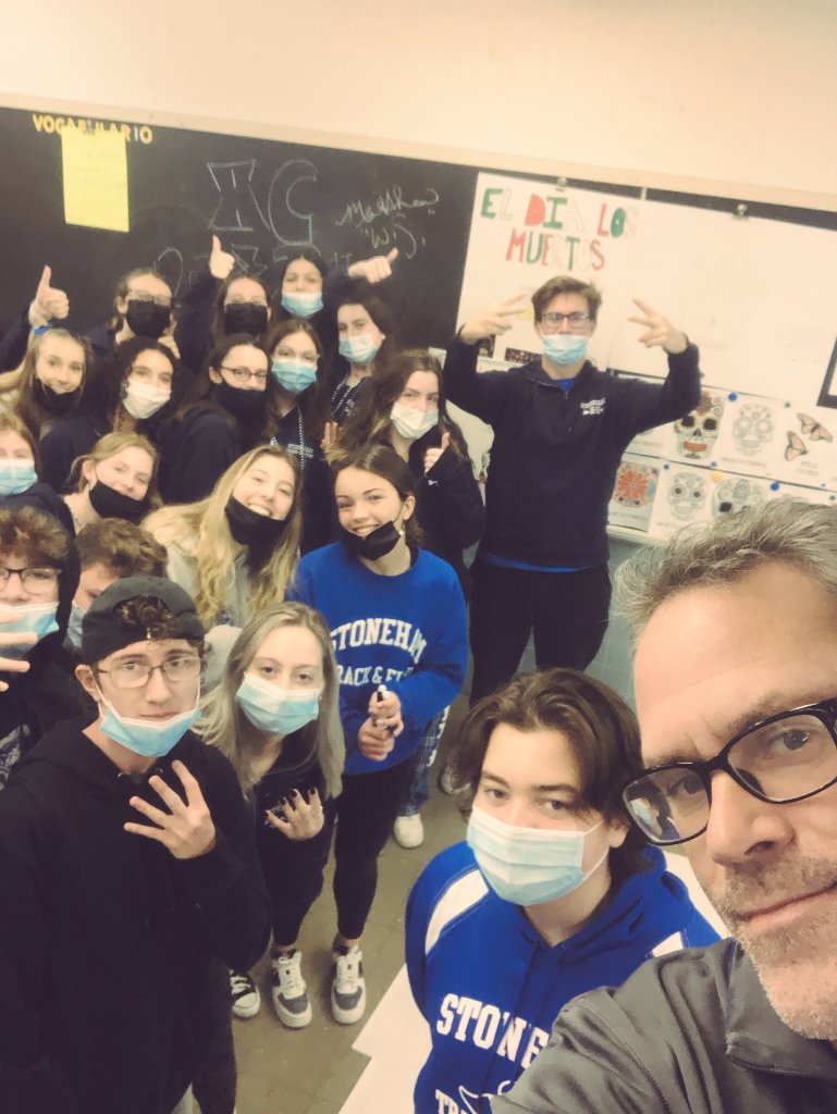 StonehamTrack's tweet image. See the thing is, poor Mr. Norton is suffering here, you guys.   That is, by no means, a work environment.  And Sean sidling up?