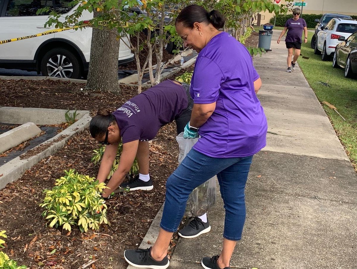 We’re grateful for the #TruistFoundation grant for $45,000 to help empower teens and adults living with vision loss to maximize their independence and employment skills. Thank you to local Truist teammates for volunteering recently to beautify our landscaping!