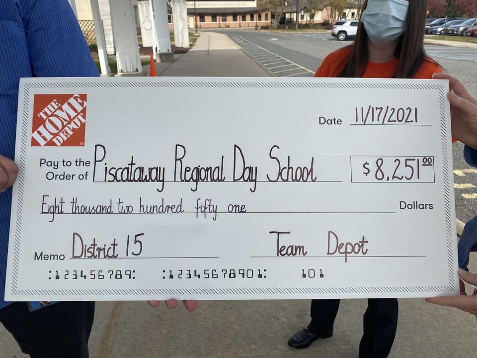 ESCofNJ's tweet photo. A huge shoutout to @HomeDepotFound who provided a grant to our Piscataway Regional Day School!
Thanks to the PRDS grant committee, @KaitlynKrulan, Specialty Asst. Store Manager at Home Depot Clifton, PRDS nurse Kathleen Reitz and Craig Forte, a teacher at PRDS. #ESCNJ #PRDSNJ https://t.co/0rjMYHi7uW