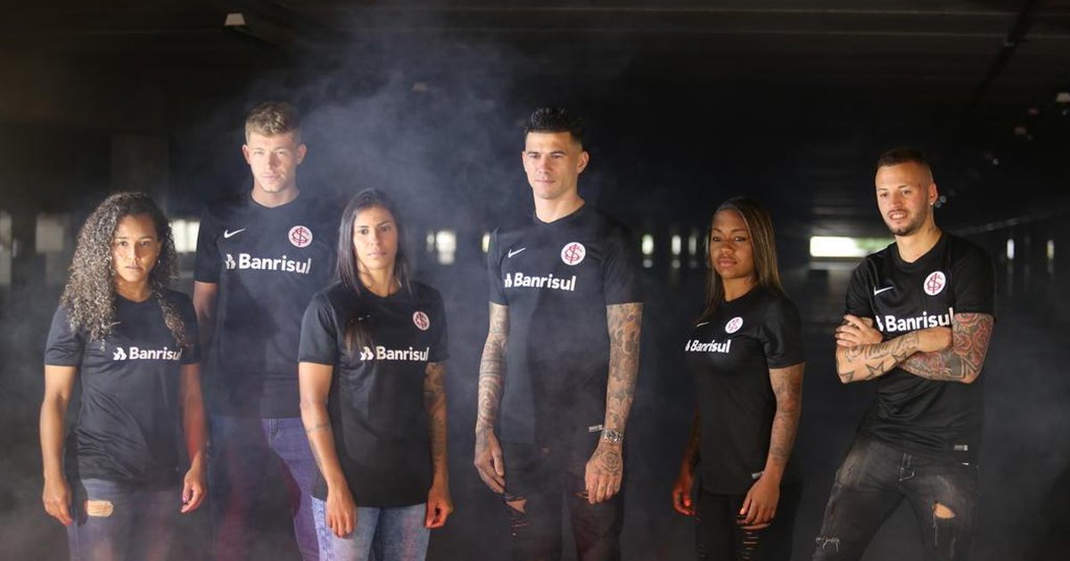 AlexRod09137149's tweet photo. @RagnerMachado5 @brunonegrao @lf_ds Terceiro uniforme 2019 https://t.co/60kmP2b8zH
