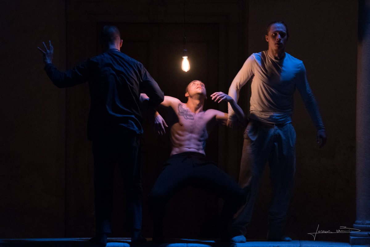 DAP_Festival's tweet photo. 《Give light and people will find the way.》 #quotesoftheday
📸: @lorenzokologrivovbianchini
Dancers: @kseniamickheevaproject
#dapyoucan #dapyoudance #dapyoulove #waitingfordap2022
.
#dancer #contemporaryart #contemporarydance #choreography #dancepost #dancephotography https://t.co/2dJRKxT7LQ