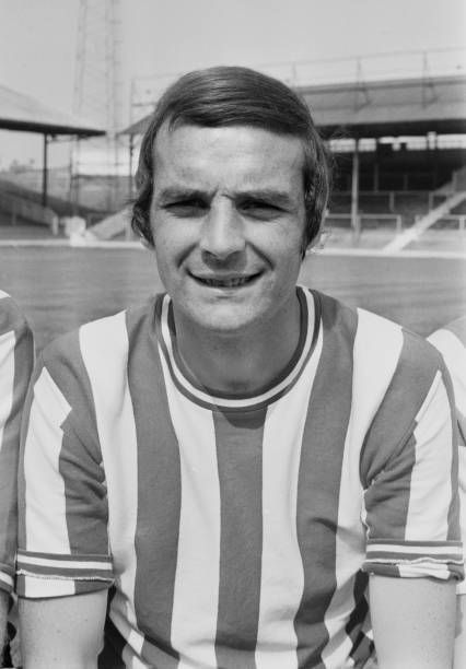 robertmdaws's tweet photo. #BobbyRoss made 323 appearances during his six years with @BrentfordFC and scored 56 goals.He spent much of his time as club captain.Ross was recognised for his achievements in December 2013, when he was added to the Brentford Hall Of Fame. https://t.co/bhQzL3PoZa
