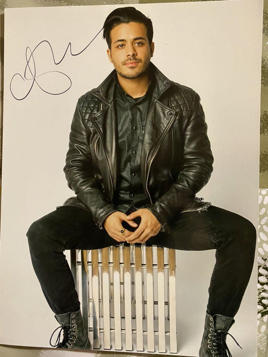 DreamitCon's tweet photo. #Autographwednesday Win an autograph from Christian Navarro! Follow us , RT the tweet and tag 2 friends! // Gagne un autographe de Christian Navarro! Suis nous, RT le tweet et tague 2 amis! https://t.co/bZANQnF7p1