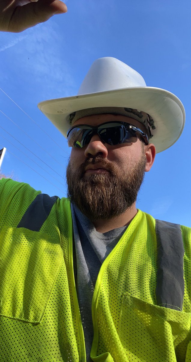 derrickmoore85's tweet photo. 🤠 🤠🤠 yes this is my issued hard hat 😂😂😂😂 #kylife #cableman https://t.co/7EC8yKIrpW
