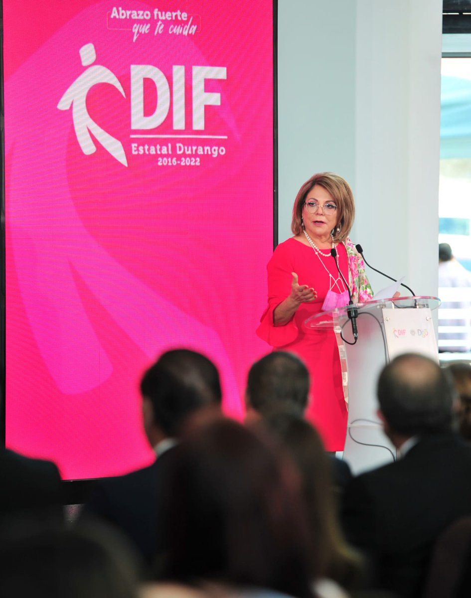 JaimeRivasL's tweet photo. Una de las misiones más hermosas del servicio público es cobijar a los más desprotegidos.  
Mi reconocimiento a la Sra. Elvira Barrantes de Aispuro por su inalcanzable labor frente al @DIF_Durango durante estos 5 años.
#5AnosCuidandoDeTodos #PuroDgo https://t.co/caEY1sduey