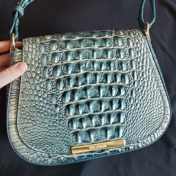 CatPurry's tweet photo. So good I had to share! Check out all the items I'm loving on @Poshmarkapp #poshmark #fashion #style #shopmycloset #primewareinc #kenar #brahmin: https://t.co/NYbCYbhDTZ https://t.co/SL1KUWKq2p