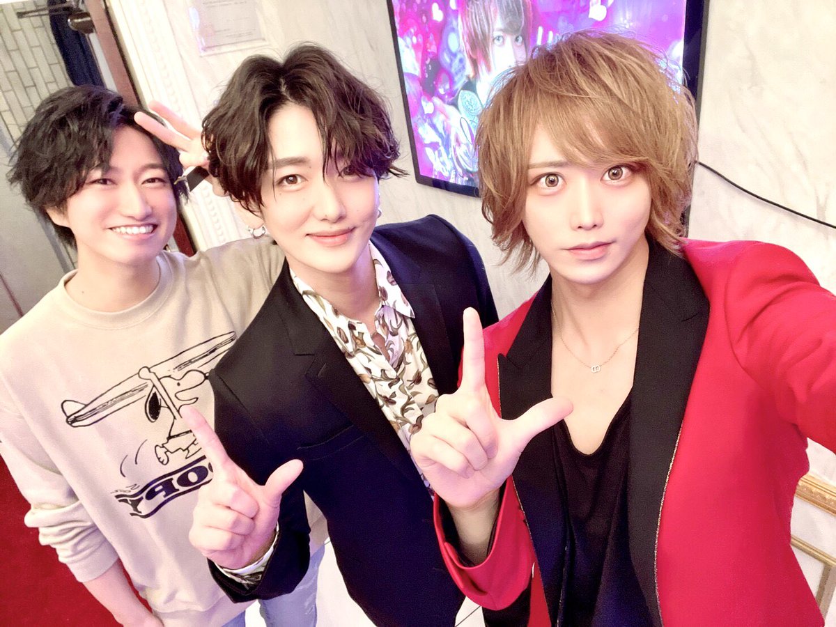 ROMEO_kabuki's tweet photo. 🌹🌹🌹HAMLET🌹🌹🌹
副主任 HAL(@HalHamlet )
Birthday Event🎉
来て頂いた同業様をご紹介👏

club STAR様より(@clubstar_mg )
Executive Player 愛斗様(@manatostar )
幹部補佐 葵様(@syogo022 )

同ビルで働いてるお店からもお祝い🤩💕ありがとうございました🙇‍♂️💖

#HAMLETらしく🌹
#エルコレ https://t.co/PGlJuM0Z6w