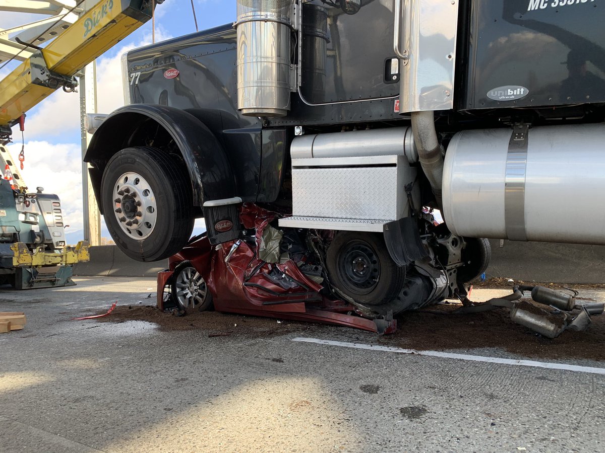 LUCKY TO BE ALIVE - Officials say a woman in Washington walked away with what is believed to only be minor injuries after a semi-truck crashed into her car and completely folded it in half.  
wsvn.com/news/us-world/…