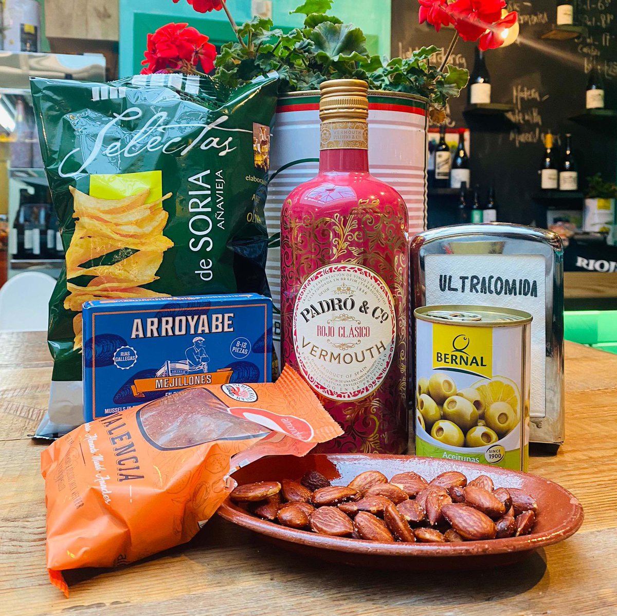 📣📣📣New bundle alert 📣📣📣

🌟🌟 celebrating #EATSPAINDRINKSPAIN MONTH 🇪🇸🇪🇸 La Hora Del Vermut bundle just added - available online (delivery UK wide) and in-store (geraniums not included 😆)

ultracomida.co.uk/spanish-food-w…

#vermouth #vermut #spanishfood #spanishwine