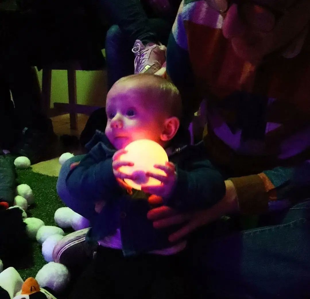 onceuponaltd's tweet photo. From @mrs.vanderd @instagram
"We went back for more #babytheatre with @lilsupernovas &amp; Onceupona...I can’t get over how concentrated &amp; amazed the boys were...So very high up in our list of  favorite thing to do with babies in London." #babysensory 
@pickledbooks https://t.co/ZziE0IP1HE