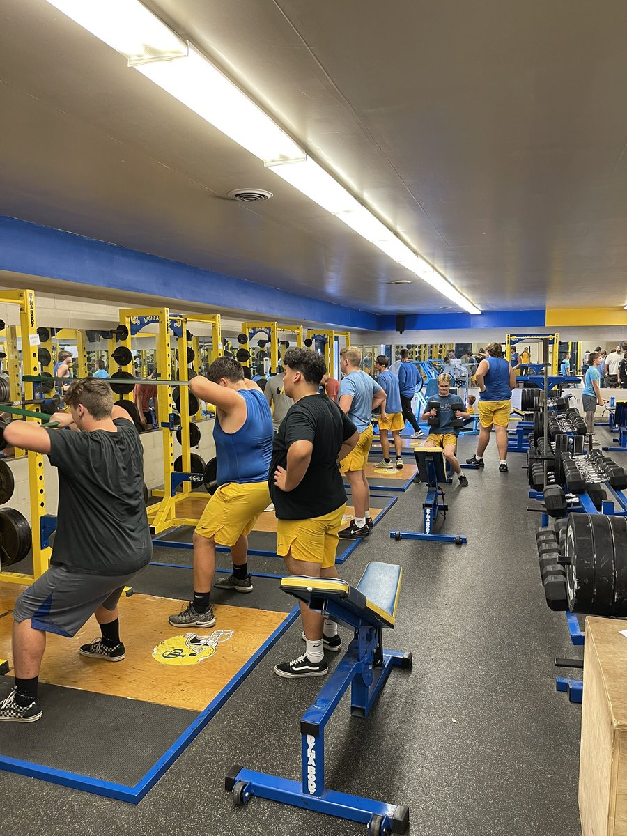 CoachWaggonerGT's tweet photo. 2022 Highlanders Working Hard Today…. All about getting better EVERYDAY…. #OffSeasonProgram @themtnthicket @GPHSHighlanders https://t.co/AuQRwI3XpI
