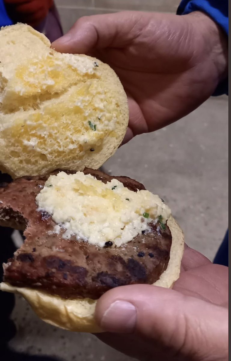 FootyScran's tweet photo. Cheeseburger at Wycombe wanderers (@wwfcofficial) 

💷 £7 https://t.co/mAzQxAYEqy