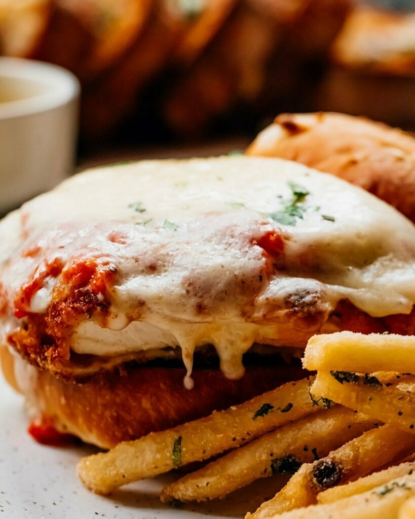 theNORRkitchen's tweet photo. Our twist on the classic Chicken Parmesan Sando! Fresh Crispy Chicken Cutlet, Pomodoro Sauce, Buffalo Mozzarella, Smoked Provolone- prepare for an epic cheese pull. All of our sandwiches are served on sicilian sesame bread with choice of mixed petite gre… https://t.co/xTyfmtY2yK https://t.co/WPDiwzPbGm
