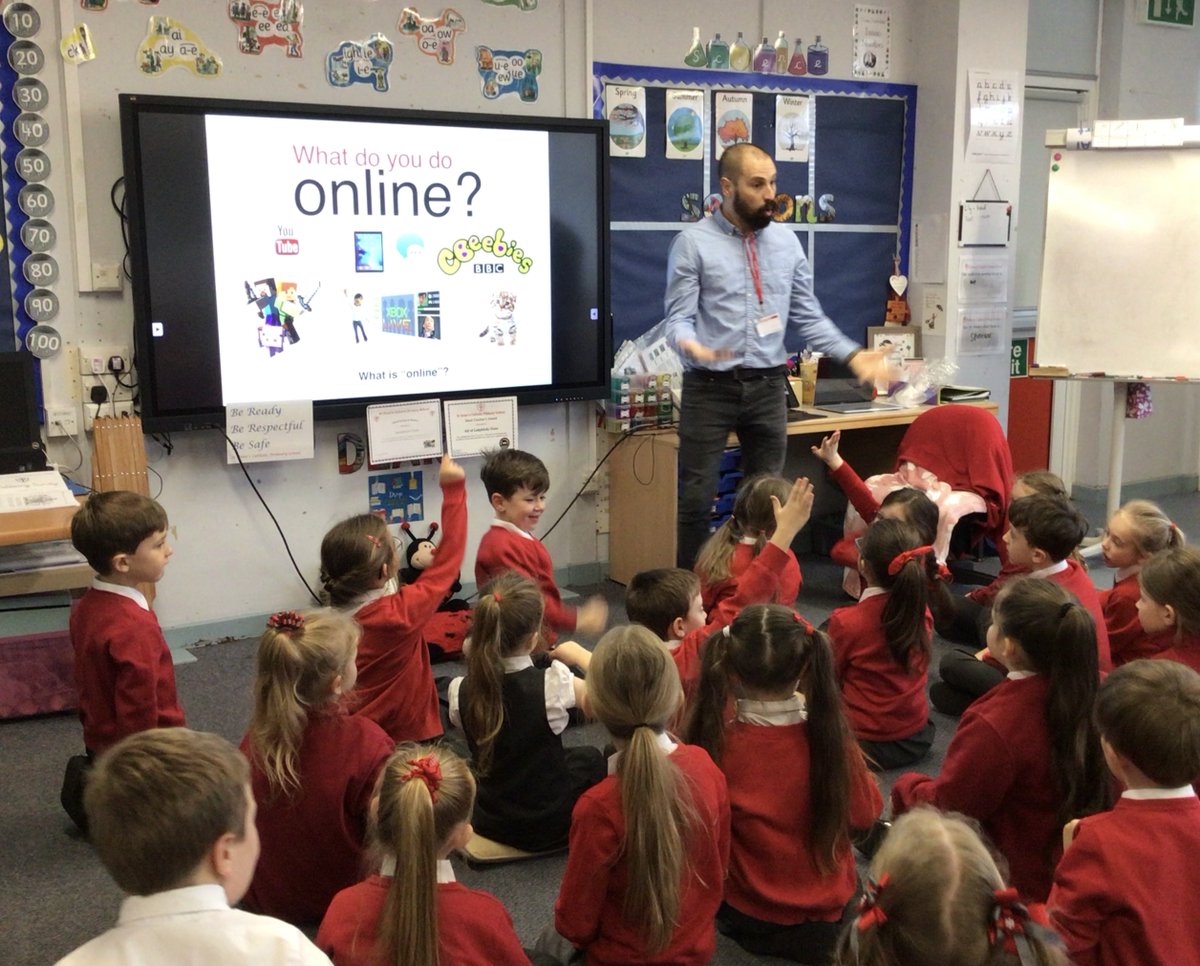StAnnesKnowsley's tweet photo. Ladybirds class enjoyed learning about Online safety with @mralanellis yesterday. A very important lesson during #kindnessweek They learnt how to stay safe online while making their very own animations! #sacpskcomputing https://t.co/RRGWkqF9E6