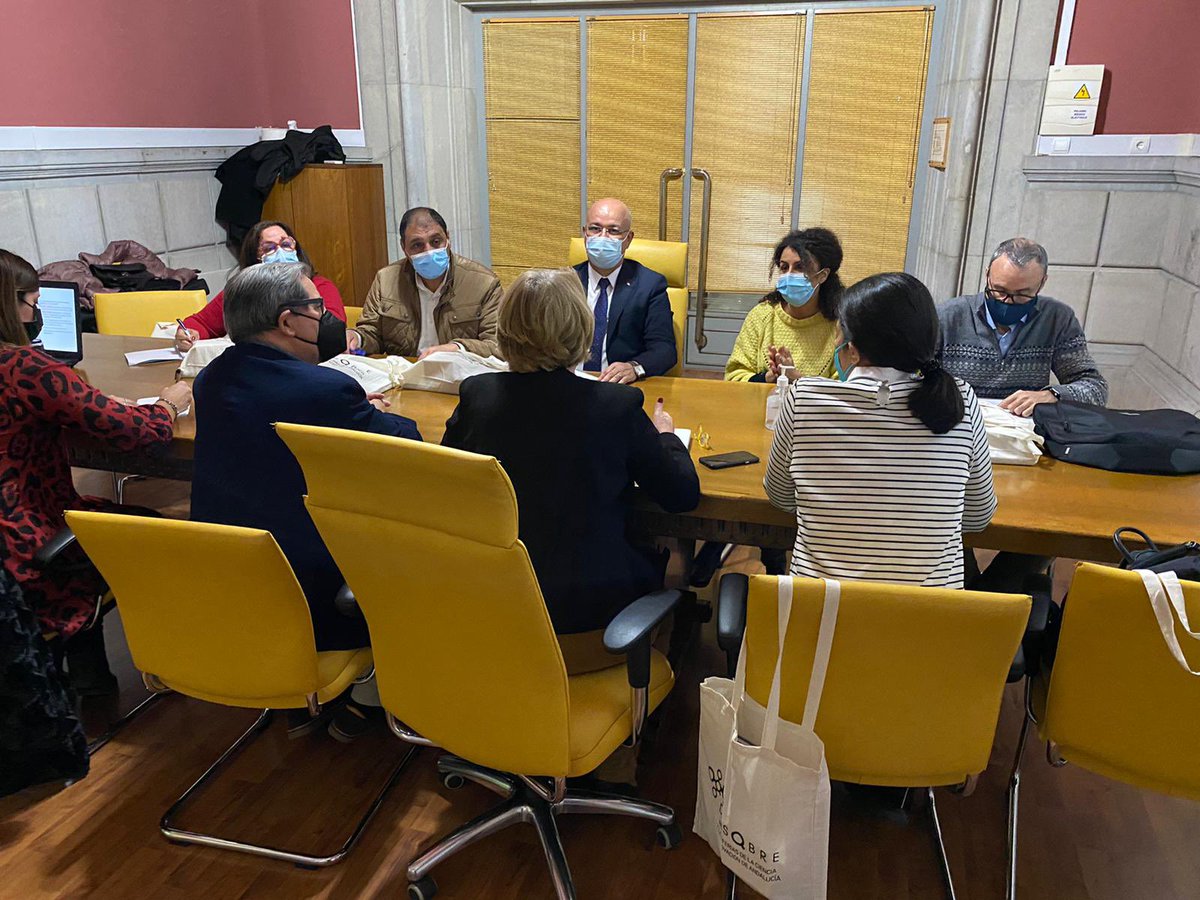 FDescubre's tweet photo. Tras meses de colaboración y trabajo conjunto, los equipos de Cité des Sciences à Tunis مدينة العلوم بتونس y Fundación Descubre nos reunirnos de forma presencial para seguir creciendo y creando nuevas acciones de divulgación https://t.co/kmbQ1wC7b5